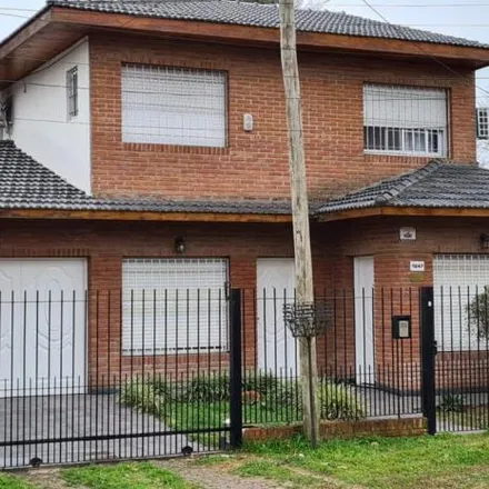 Buy this 3 bed house on Plaza in Calle 27 Bis, Partido de La Plata