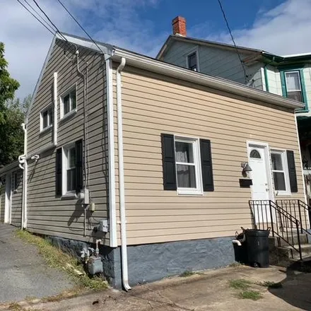 Buy this 2 bed house on 49 East North Street in Waynesboro, PA 17268