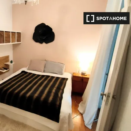 Rent this 3 bed room on Rua Passos Manuel 83 in 1150-285 Lisbon, Portugal