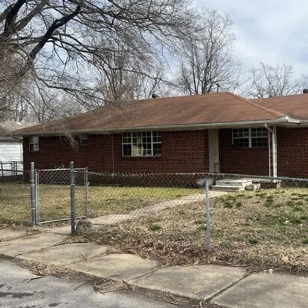Buy this 3 bed house on 1384 Osage Street in Sikeston, MO 63801