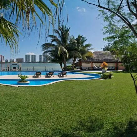 Rent this 4 bed house on Boulevard Kukulcán in 75500 Cancún, ROO