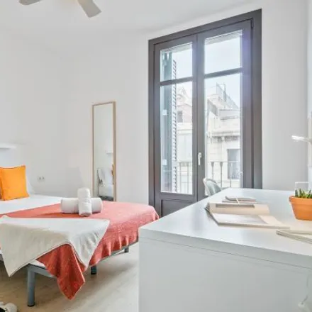 Rent this 2 bed room on Carrer de Balmes in 45, 47