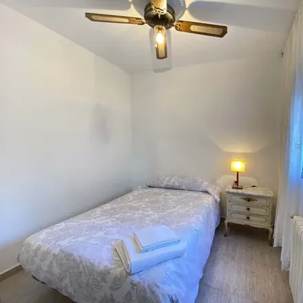 Rent this 3 bed room on Calle Río San Pedro in 23, 28018 Madrid