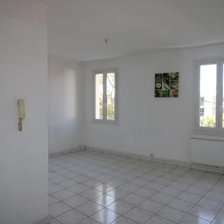 Image 2 - 1 Avenue Joseph Clotis, 83400 Hyères, France - Apartment for rent
