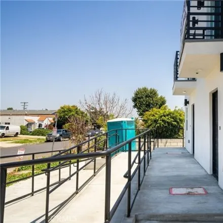 Image 4 - 1570 West 84th Street, Los Angeles, CA 90047, USA - House for sale