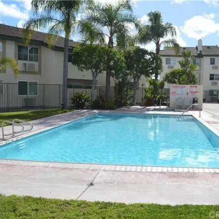 Image 3 - Verdura Avenue, Paramount, CA 90723, USA - Condo for rent