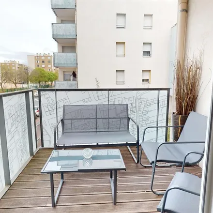 Rent this 3 bed apartment on 91a Avenue Francis de Pressensé in 69200 Vénissieux, France