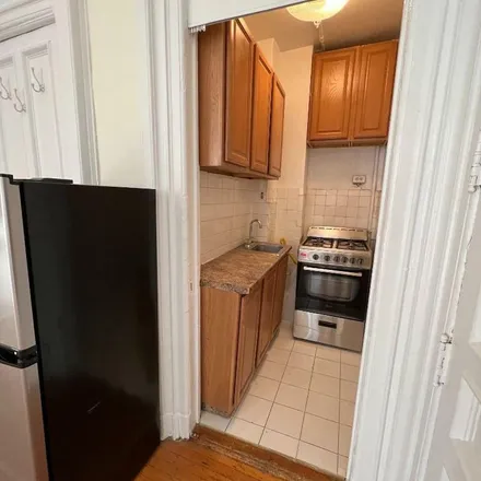 Rent this 1 bed townhouse on 127 East 61st Street in New York, NY 10065