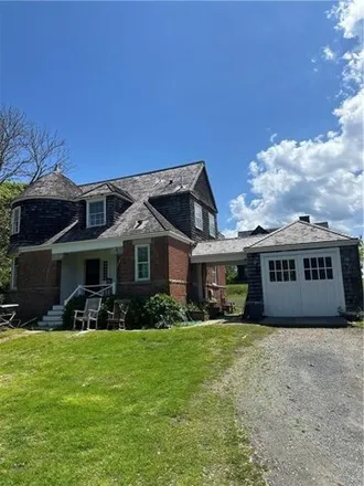 Rent this 3 bed house on U.S. Coast Guard - Station Castle Hill in 75 Ridge Road, Newport