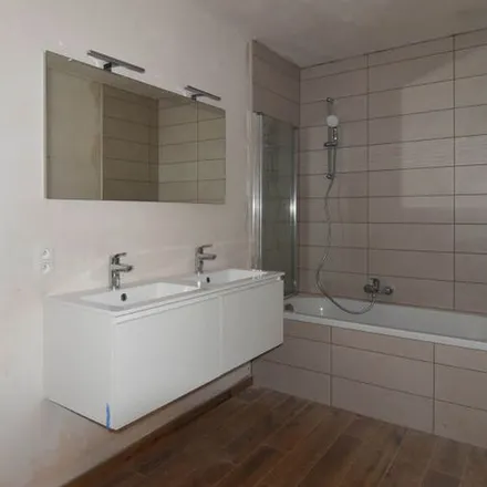 Rent this 2 bed apartment on Place des Fusillés 1 in 4020 Liège, Belgium