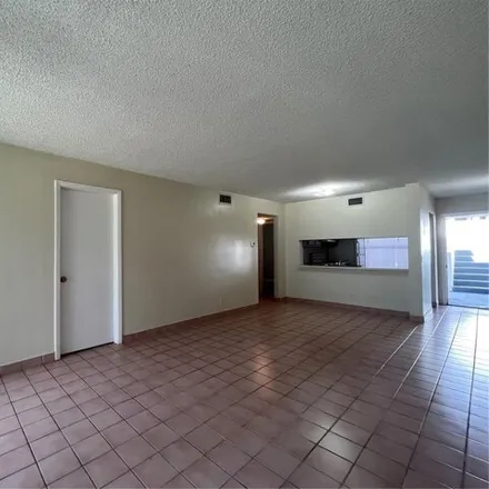 Image 4 - Lake Pointe Drive, Broward County, FL 33309, USA - Condo for rent