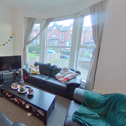 Rent this 8 bed townhouse on Kelso Road in Leeds, LS2 9PP