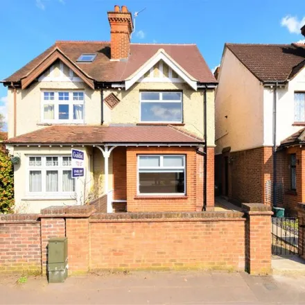 Rent this 3 bed duplex on Woking Road in Guildford, GU1 1LN