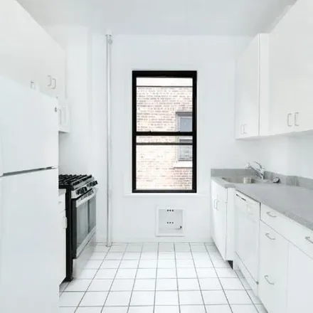 Image 6 - 656 W 204th St, Unit 51 - Apartment for rent