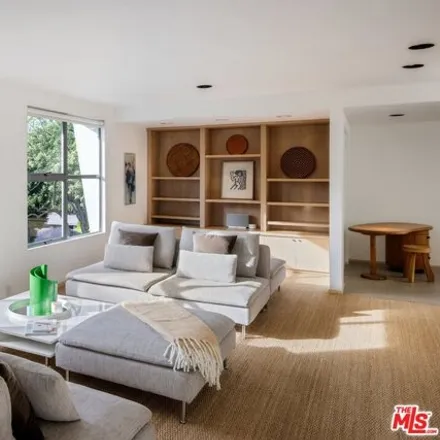Image 3 - 9421 Lloydcrest Drive, Beverly Hills, CA 90210, USA - House for rent
