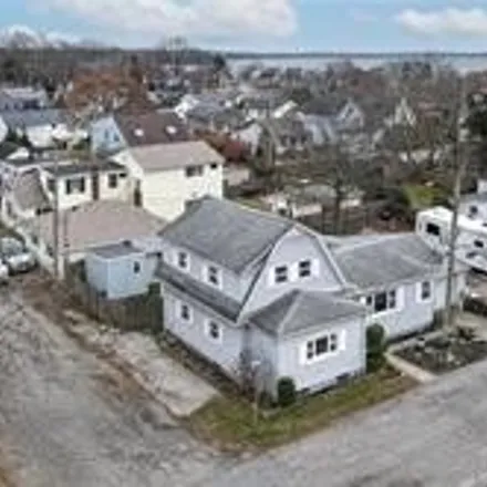 Buy this 3 bed house on 1 Chestnut Street in Portsmouth, RI 02871