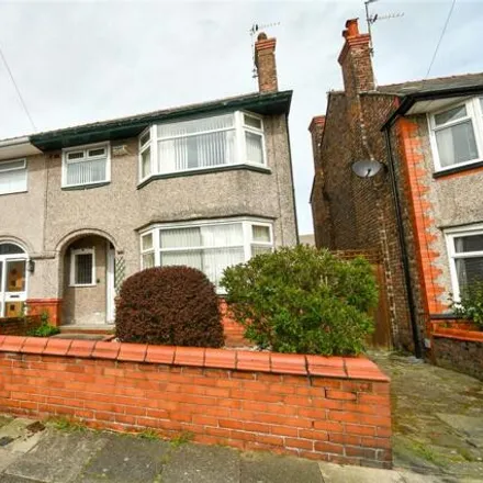 Rent this 3 bed duplex on Cliff Road/Station Road in Cliff Road, Wallasey