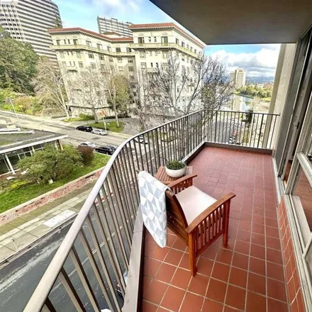 Image 7 - Lake Royal Apartments, 177 19th Street, Oakland, CA 94612, USA - Condo for sale