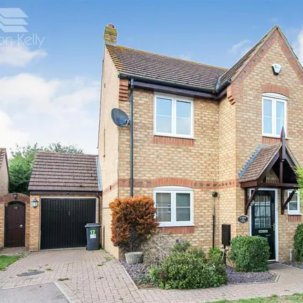 Rent this 3 bed house on Winwood Close in Deanshanger, MK19 6GR