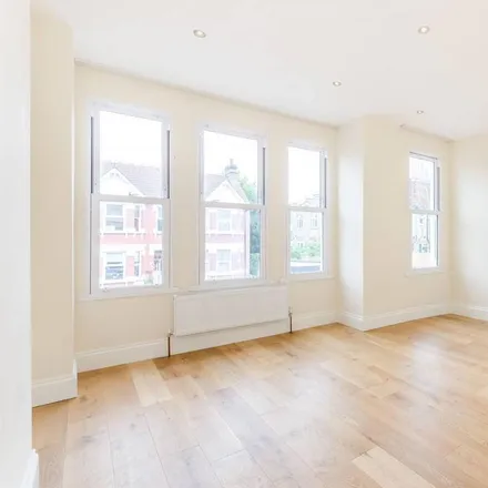 Image 4 - Bosworth Road, Bowes Park, London, N11 2SY, United Kingdom - Townhouse for rent