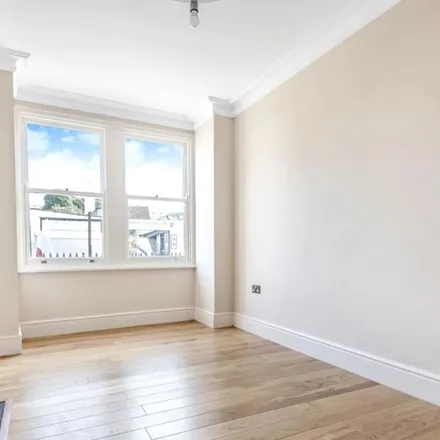 Rent this 3 bed apartment on Cambridge Road in London, SE20 7UL