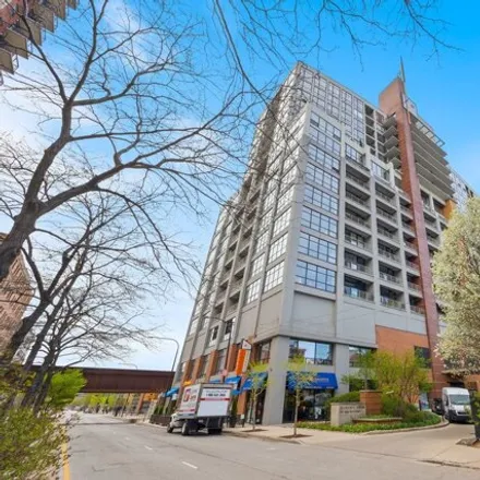 Buy this 3 bed condo on Dearborn Tower in 1530 South State Street, Chicago
