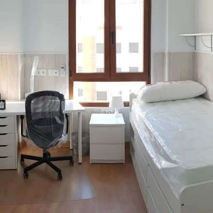 Rent this 4 bed room on Plaça de Lázaro Cárdenas in 46020 Valencia, Spain