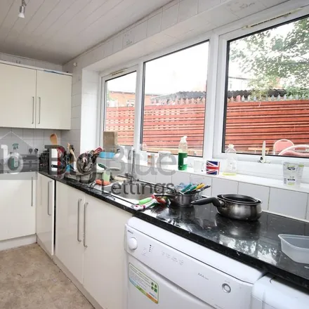 Rent this 6 bed townhouse on Back Mayville Terrace in Leeds, LS6 1NB