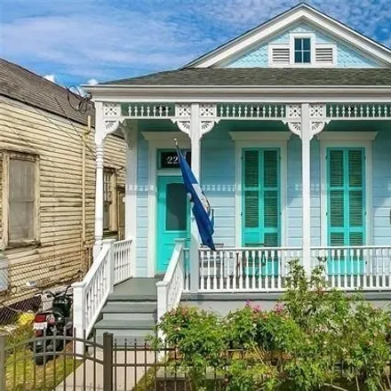 Buy this 6 bed house on 2213 Magnolia Street in New Orleans, LA 70113