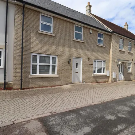 Rent this 3 bed townhouse on The Co-operative Food in 5 North Street, Burwell