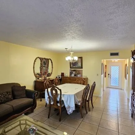 Image 4 - 7874 Golf Circle Drive, Margate, FL 33063, USA - Condo for rent