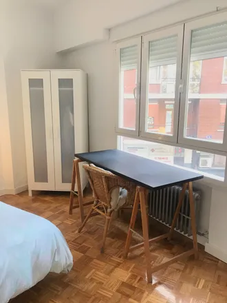 Rent this 3 bed room on Paseo de Santa María de la Cabeza in 27, 28045 Madrid