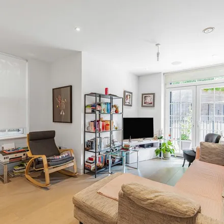 Rent this 2 bed apartment on 262 Finchley Road in London, NW3 7SW