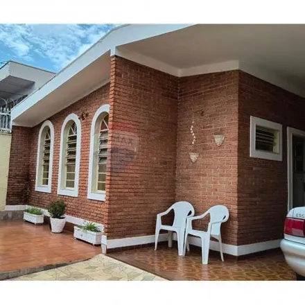 Buy this 3 bed house on Avenida Doutor Plínio de Castro Prado 225 in Jardim Paulista, Ribeirão Preto - SP