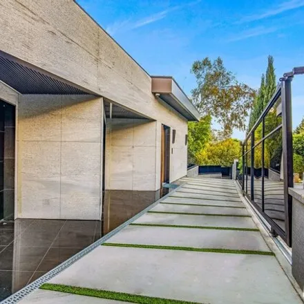 Image 2 - 980 Bel Air Road, Los Angeles, CA 90077, USA - House for sale