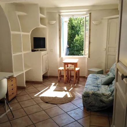 Image 2 - L'Atelier Original, Place d'Armes, 83800 Toulon, France - Apartment for rent