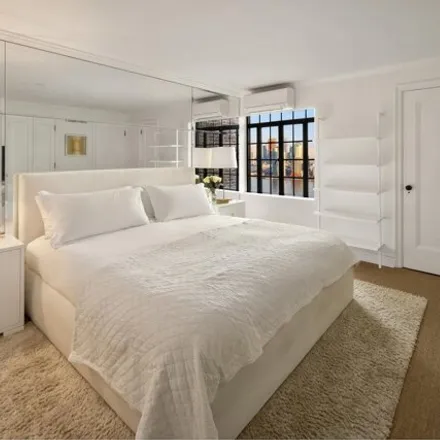 Image 7 - Windsor Tower, 1st Avenue, New York, NY 10174, USA - Apartment for sale