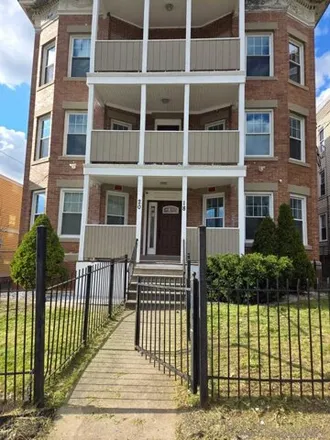 Rent this 3 bed apartment on 18-20 Hamilton St Unit 3w in Hartford, Connecticut