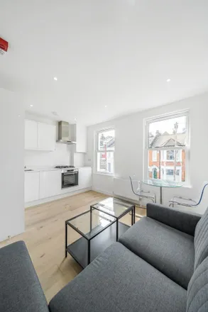 Image 7 - 22, 24, 26, 28 Mossbury Road, London, SW11 2PA, United Kingdom - Apartment for rent