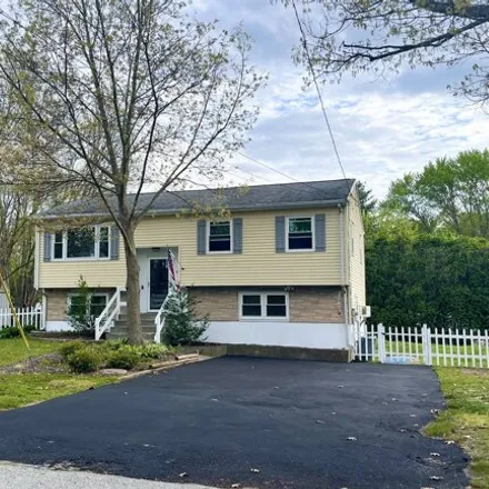 Buy this 3 bed house on 37 Vermont Drive in Montville, CT 06353