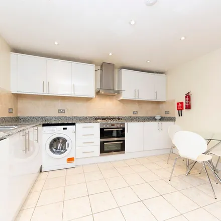 Rent this 4 bed apartment on Woodside in London, SW19 7AR