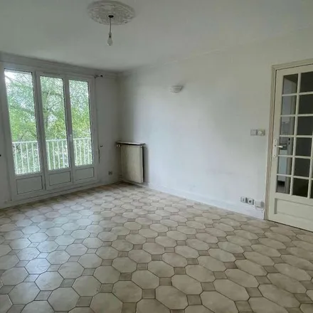 Rent this 2 bed apartment on 120 Rue de la Croix de Périgourd in 37540 Saint-Cyr-sur-Loire, France