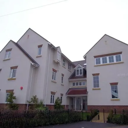 Rent this 1 bed room on Kingfield Gardens in Old Woking, GU22 9DX
