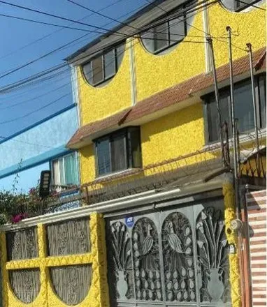 Buy this 4 bed house on Retorno 5 de Anselmo de la Portilla in Venustiano Carranza, 15900 Mexico City