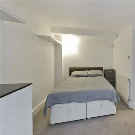 Image 4 - 25 Inverness Terrace, London, W2 3HU, United Kingdom - Room for rent