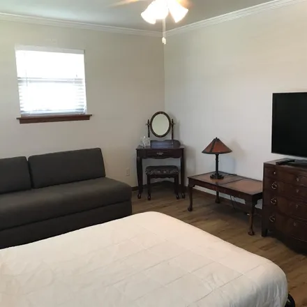 Rent this 1 bed room on 2713 Metairie Heights Avenue in Bonnabel Place, Metairie