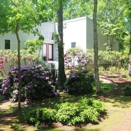 Rent this 4 bed house on 118 Sycamore Drive in East Hampton, Springs