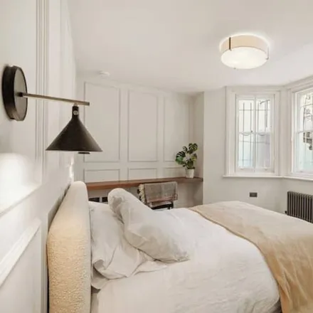 Rent this 2 bed townhouse on London in SW3 1PU, United Kingdom