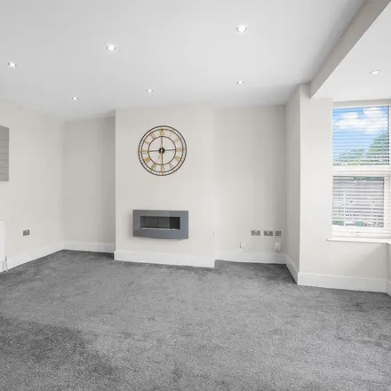 Image 4 - Roundhay Crescent, Leeds, LS8 4DT, United Kingdom - Townhouse for rent