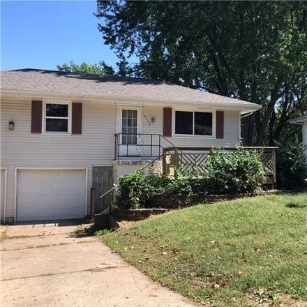 Image 2 - 4911 Savage Avenue, Kansas City, MO 64136, USA - House for sale